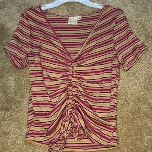 dressy tshirt with shrunch in the middle